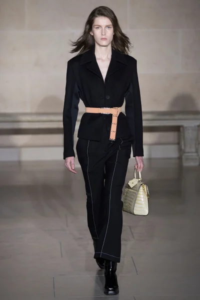 Look 12